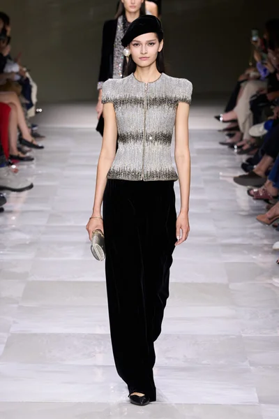 Look 10